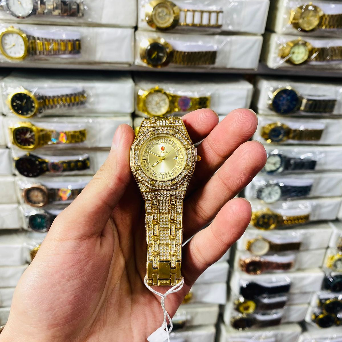 Luxury Gold Diamond-Studded Wrist Watch